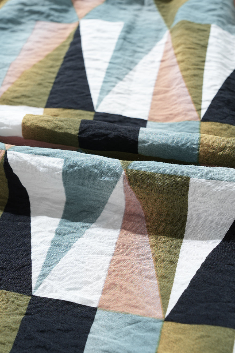 Green Geometric Print Buttoned Balloon Sleeve Blouse