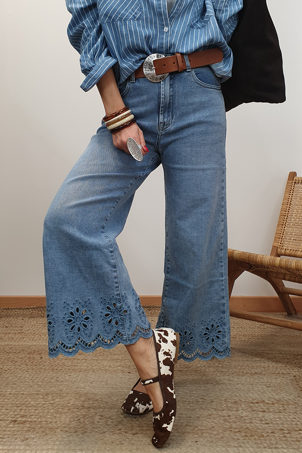 Embroidered Cropped Wide Leg Jeans
